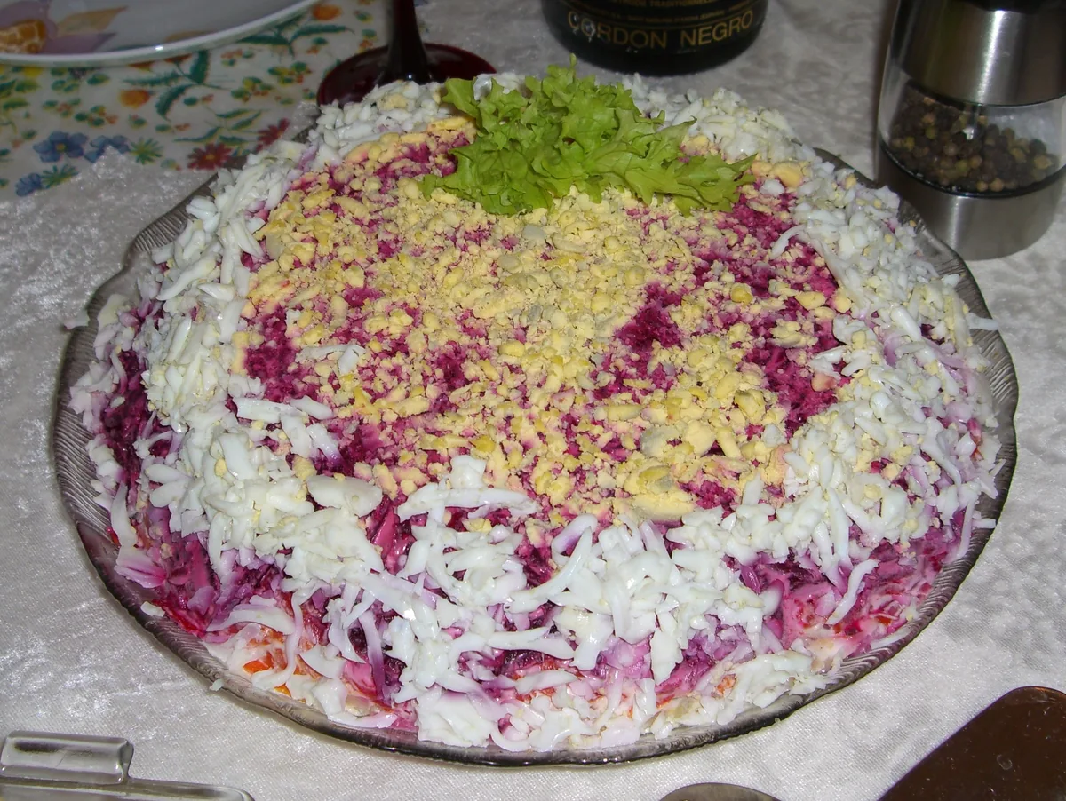 Селёдка под шубой в салатнике