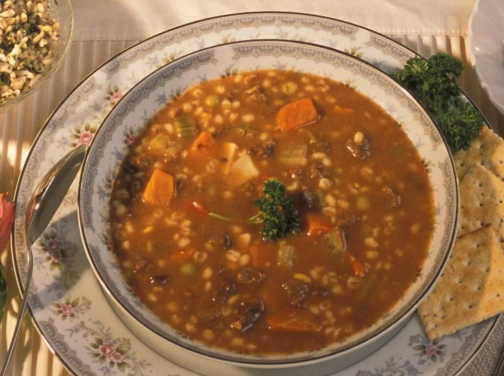 Суп с перловкой, говядиной и овощами